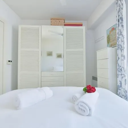 Palm Royal - For 4 With Balcony - 5 Minutes From The